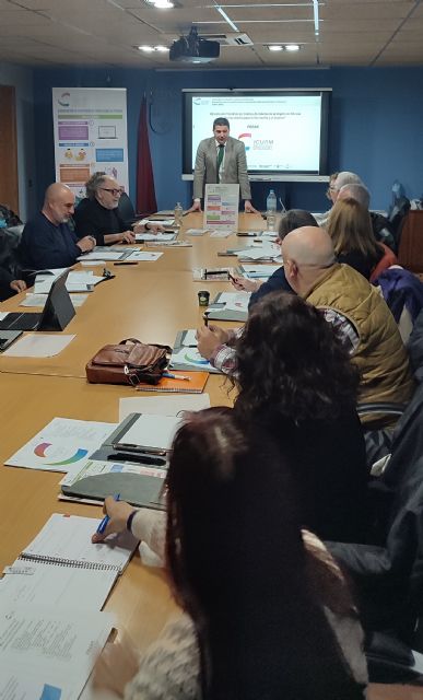 El Instituto de Cualificaciones informa sobre la acreditación de competencias profesionales en los centros de educación para adultos - 1, Foto 1