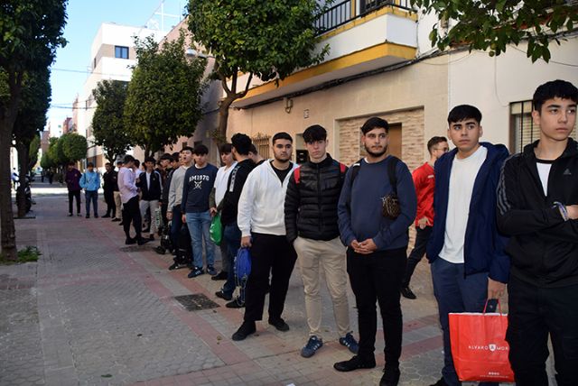 De la parihuela al canasto de oro el trabajo costalero antes de la procesión de Sevilla - 2, Foto 2