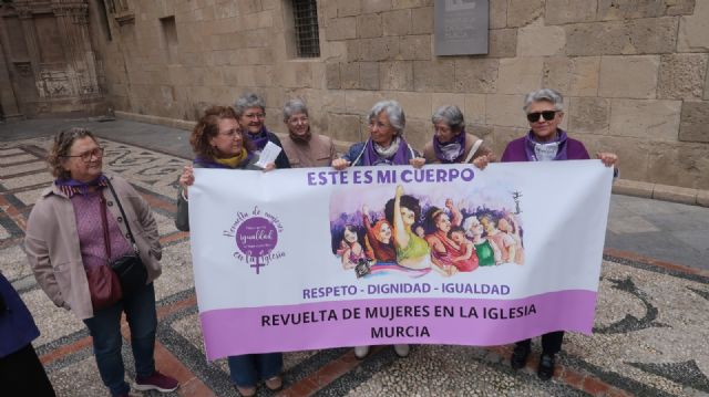 La Revuelta de Mujeres de la Iglesia en Murcia reúne a un centenar de personas bajo el lema Este es mi cuerpo - 2, Foto 2