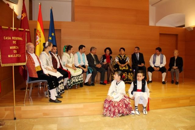 El Gobierno autonómico agradece a la Casa de la Región de Murcia en Mallorca su labor en la difusión del folclore - 1, Foto 1