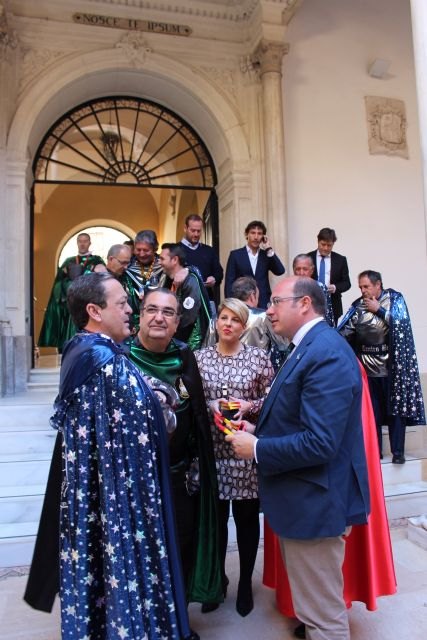 Pedro Antonio Sánchez subraya el apoyo de la Comunidad al Entierro de la Sardina, una fiesta rentable y generadora de empleo - 2, Foto 2