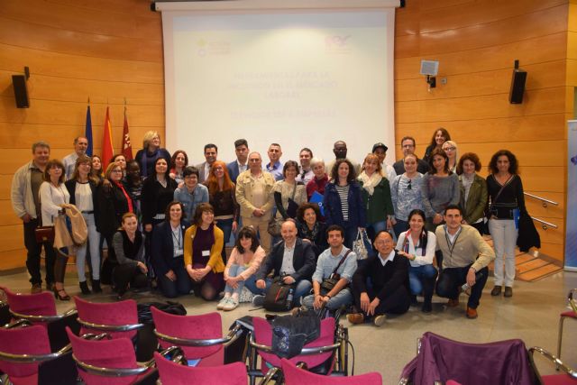 La Comunidad detalla a 50 parados de difícil inserción las nuevas ayudas para su contratación - 1, Foto 1