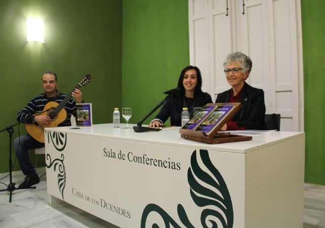 La poeta lumbrerense Carmen Martínez presenta su nuevo libro Getsemaní, mi pasión - 1, Foto 1