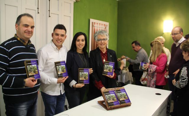 La poeta lumbrerense Carmen Martínez presenta su nuevo libro Getsemaní, mi pasión - 3, Foto 3