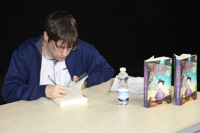 El pinatarense Miguel Martínez presenta su novela Títere Triste - 2, Foto 2