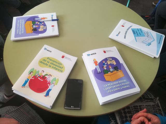 La Comunidad desarrolla el programa de parentalidad positiva con 30 familias de la Región - 2, Foto 2