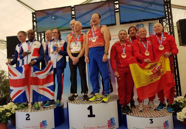 El atleta torreño Ángel Salinas, bronce en el Europeo de veteranos con el relevo español de 4x200 metros - 1, Foto 1