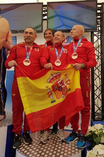 El atleta torreño Ángel Salinas, bronce en el Europeo de veteranos con el relevo español de 4x200 metros - 2, Foto 2