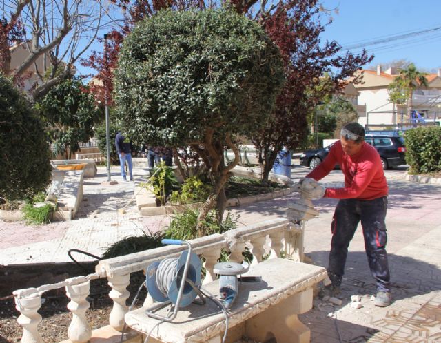 El Ayuntamiento ejecuta tareas de remodelación en la plaza Valdelagrana - 2, Foto 2