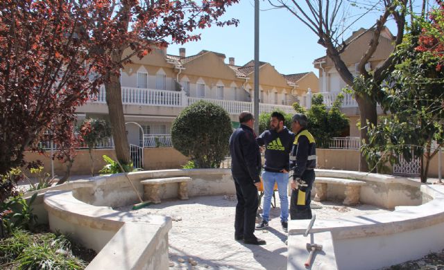 El Ayuntamiento ejecuta tareas de remodelación en la plaza Valdelagrana - 3, Foto 3