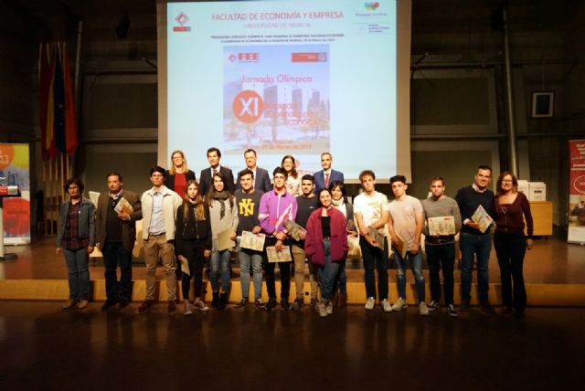 La Universidad de Murcia premia el talento de estudiantes de Secundaria en la X Olimpiada de Economía de la Región - 1, Foto 1