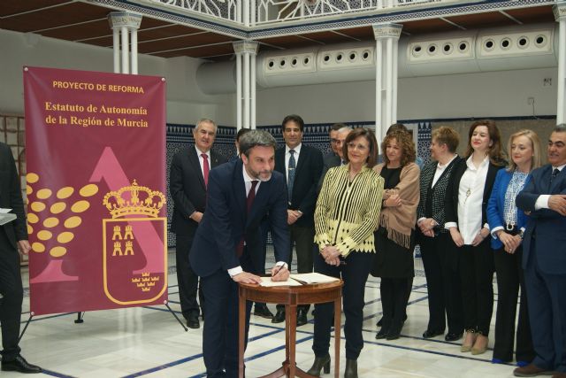 Joaquín López: Hemos consensuado un estatuto de progreso y de futuro para la Región, que además de ganar en derechos es el mejor broche de oro a la IX legislatura - 1, Foto 1