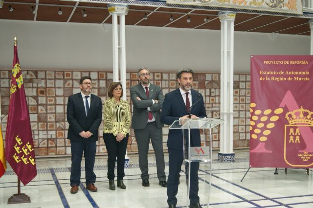 Joaquín López: Hemos consensuado un estatuto de progreso y de futuro para la Región, que además de ganar en derechos es el mejor broche de oro a la IX legislatura - 2, Foto 2