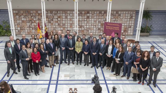 López Miras celebra el consenso alcanzado para reformar el Estatuto de Autonomía que debe regir el futuro de la Región - 2, Foto 2