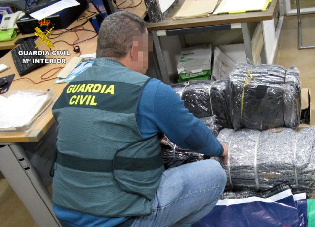 La Guardia Civil investiga a un joven por una treintena de estafas en la venta de productos online desde San Javier - 2, Foto 2