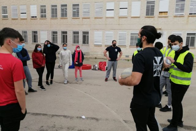 Alumnos del IES Mediterráneo practican rugby a través del programa ADE con el C.R.U. Cartagena - 1, Foto 1