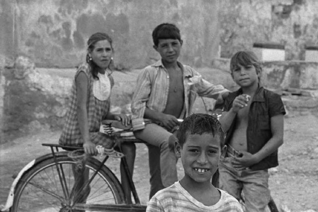 El Aula de Cultura de CajaMurcia acoge, desde este sábado, la exposición del fotógrafo lorquino Alejo Molina titulada 'Bajo un mismo sol' - 1, Foto 1