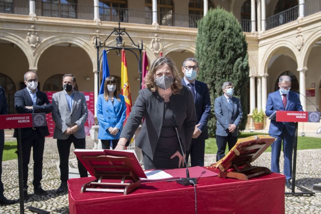 Francisca Mª Ferrando toma posesión como nueva decana de la Facultad de Derecho de la Universidad de Murcia - 1, Foto 1