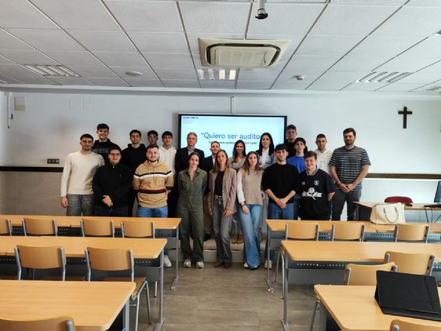 Tres generaciones de auditores del ICJCE comparten con alumnos de la UCAM las claves de su profesión - 1, Foto 1