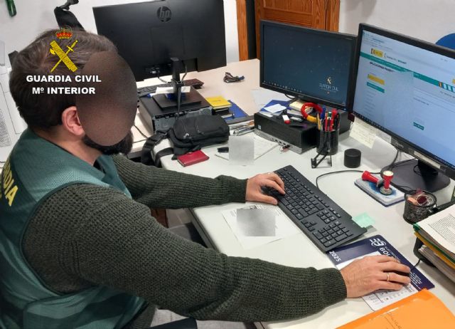 La Guardia Civil destapa una red criminal dedicada a extorsionar a usuarios de páginas web de contacto - 1, Foto 1