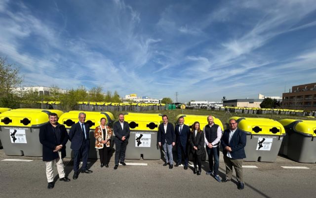 Municipios de toda España ponen a disposición de las localidades valencianas afectadas por la DANA más de 2.900 contenedores de residuos - 1, Foto 1