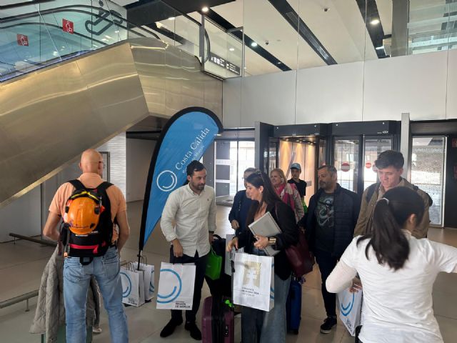 La Región recibe al primer vuelo de su nueva conexión aérea directa con Tenerife - 1, Foto 1