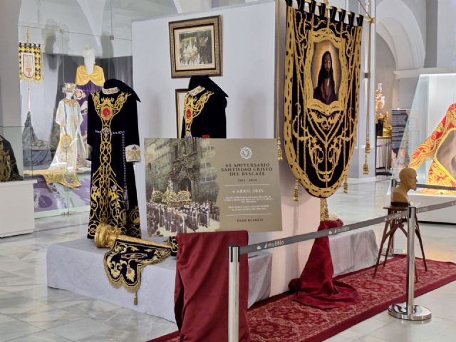 El Paso Blanco conmemora el 40 aniversario de la salida procesional del Cristo del Rescate con un besapié, una eucaristía, una exposición y un documental sobre su historia - 3, Foto 3