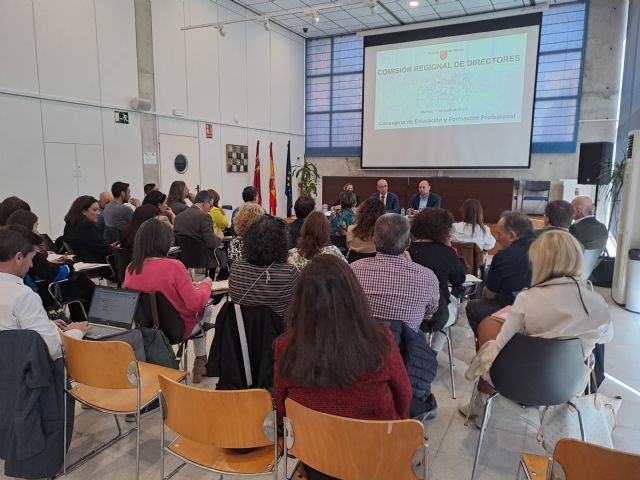 Los directores de Primaria y Secundaria conocen la nueva Estrategia de Digitalización Educativa de la Región 'Libre' - 1, Foto 1