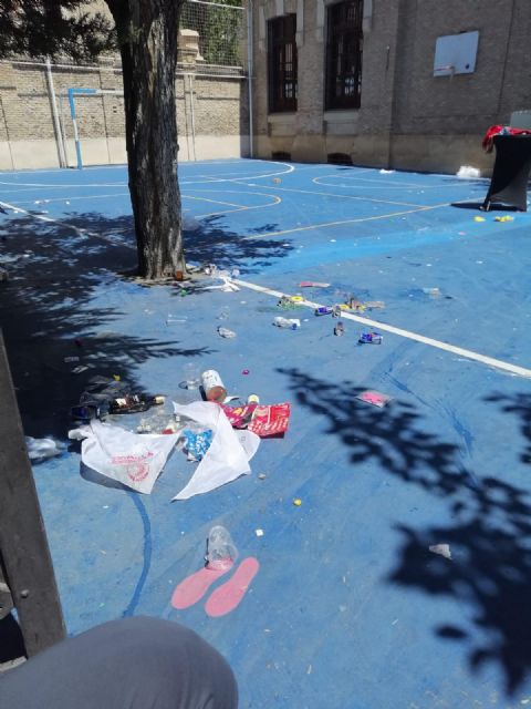 El AMPA del Cierva Peñafiel critica que el Ayuntamiento ceda el uso del colegio a los sardineros como almacén de bebidas alcohólicas y espacio de fiesta nocturna - 2, Foto 2