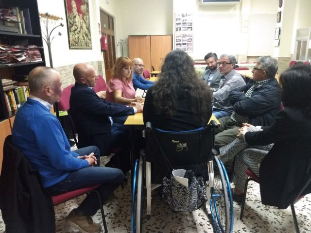IU-Verdes Lorca firma un acuerdo con la Federación de Asociaciones para acabar con la deuda del Ayuntamiento con estos colectivos - 1, Foto 1