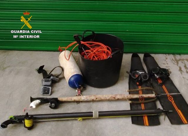 La Guardia Civil sorprende a un veterano de la pesca furtiva en Águilas - 3, Foto 3