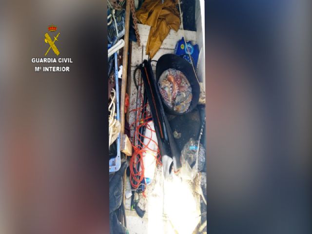 La Guardia Civil sorprende a un veterano de la pesca furtiva en Águilas - 4, Foto 4