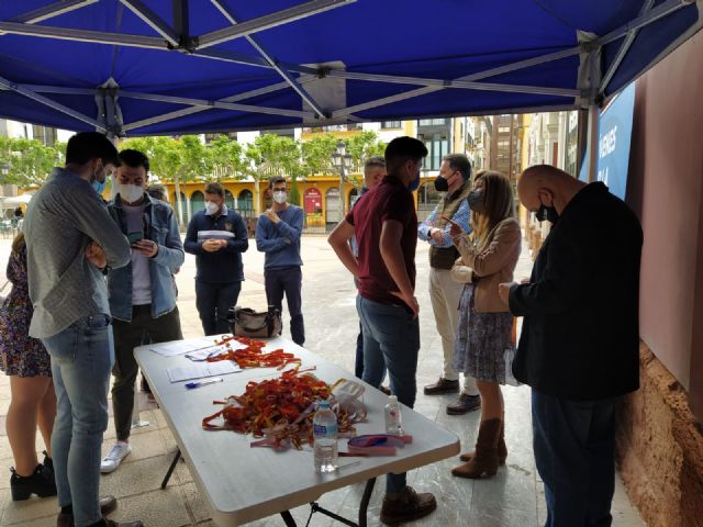 Gran acogida social en Lorca a la campaña emprendidas por Nuevas Generaciones bajo el lema Jóvenes por la libertad - 1, Foto 1