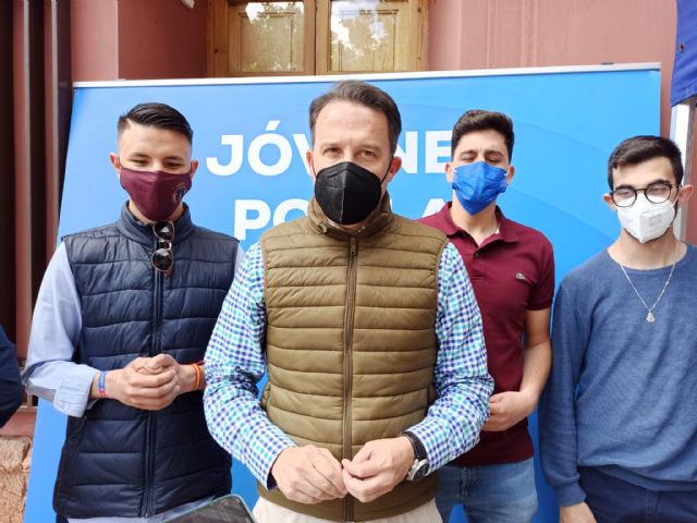 Gran acogida social en Lorca a la campaña emprendidas por Nuevas Generaciones bajo el lema Jóvenes por la libertad - 4, Foto 4