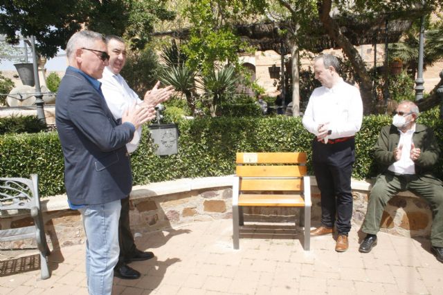 Granátula de Calatrava crea un rincón literario en la Plaza de la Constitución con una biblioteca exterior - 2, Foto 2