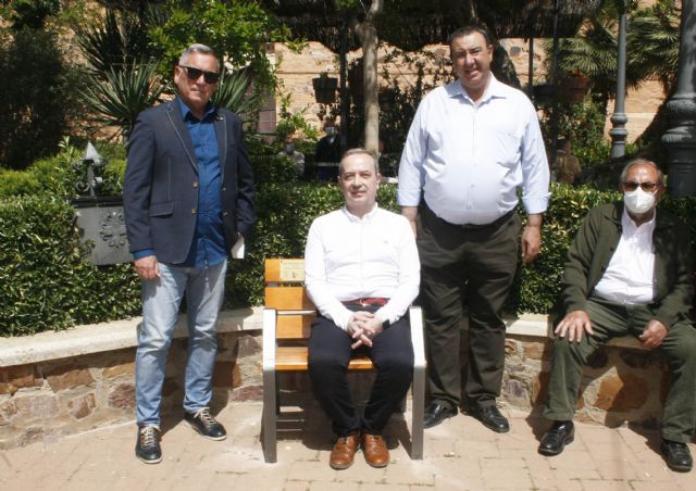 Granátula de Calatrava crea un rincón literario en la Plaza de la Constitución con una biblioteca exterior - 3, Foto 3