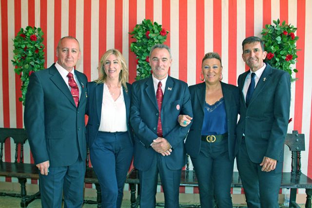 El Alcalde de Sevilla Antonio Muñoz recibió en la caseta municipal a empresarios y al mundo de la cultura - 1, Foto 1