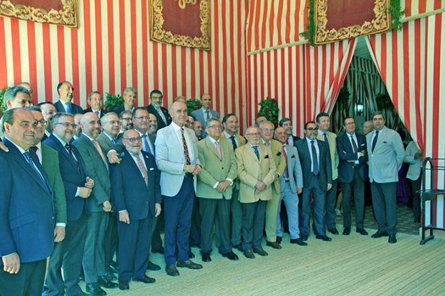El Alcalde de Sevilla Antonio Muñoz recibió en la caseta municipal a empresarios y al mundo de la cultura - 3, Foto 3