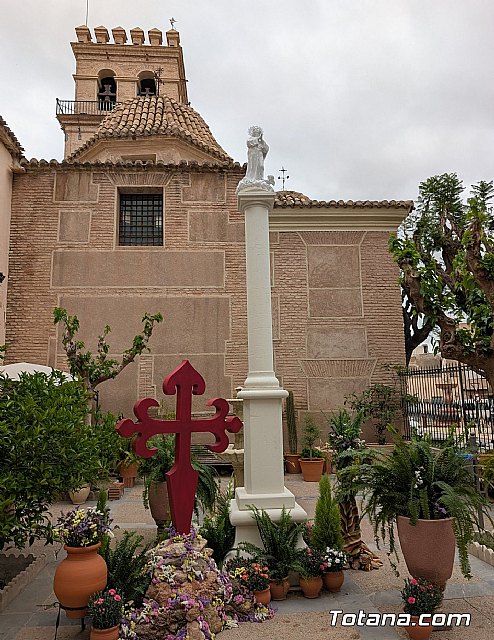 La Parroquia de Santiago el Mayor celebra con devoción la Cruz de Mayo y el inicio del Mes de María - 2, Foto 2