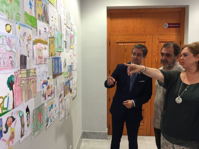 Comunidad y Ayuntamiento de Murcia entregan las obras de Ángel Haro a los ganadores de ´La noche y el día de los museos´ - 2, Foto 2