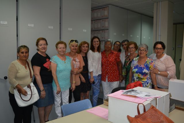 Las alumnas de Lectoescritura y Escritura Creativa visitan el archivo municipal - 2, Foto 2
