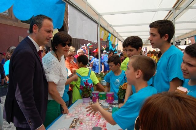 Cerca de 2.300 alumnos muestran los productos elaborados en sus cooperativas escolares en el Mini Market 2016 - 1, Foto 1