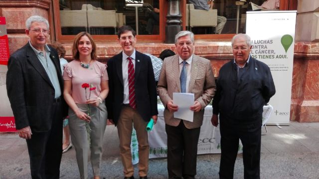 El consejero de Salud participa en la cuestación anual de la Asociación Española Contra el Cáncer (AECC) - 1, Foto 1