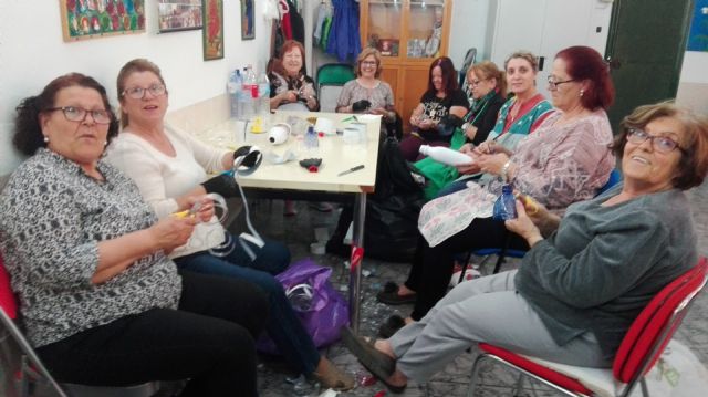 La asociación de mujeres Juana Calderón engalanarán las calles de Campos del Río durante las fiestas de San Juan - 2, Foto 2