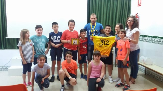 Chescos Romera El León de la Terreras realizó una visita al colegio de su infancia - 1, Foto 1