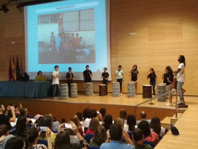 Alumnos de Los Rosales participan en la inauguración de las jornadas para profesores de los centros de actuación educativa preferente - 1, Foto 1