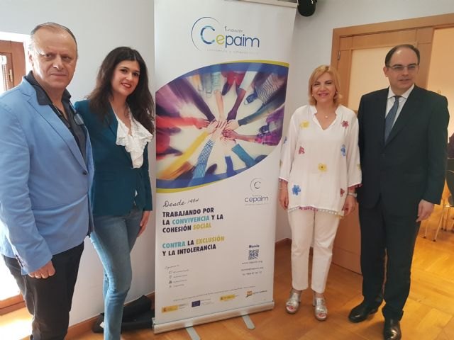 Familia financia este año con 2,5 millones la acogida de personas inmigrantes en albergues y viviendas de la Región - 1, Foto 1