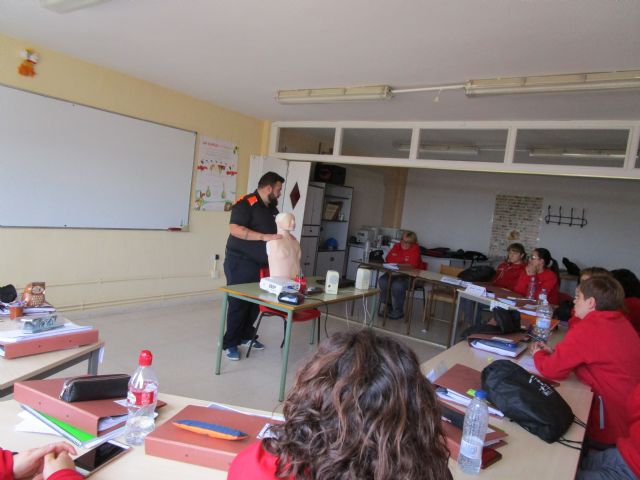 Las alumnas del Programa Mixto de Empleo y Formación aprenden sobre primeros auxilios - 1, Foto 1