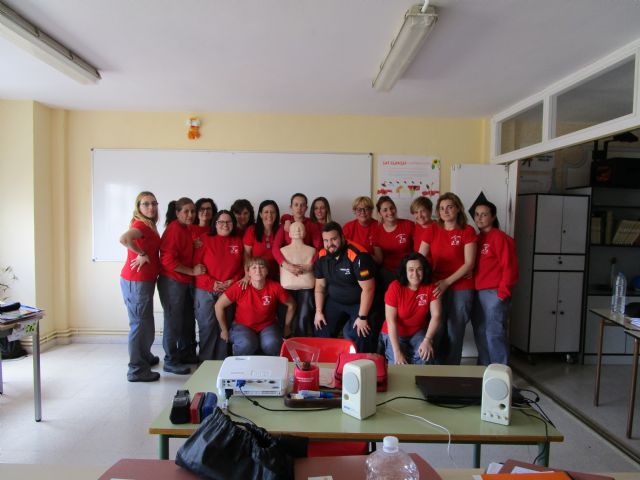 Las alumnas del Programa Mixto de Empleo y Formación aprenden sobre primeros auxilios - 2, Foto 2