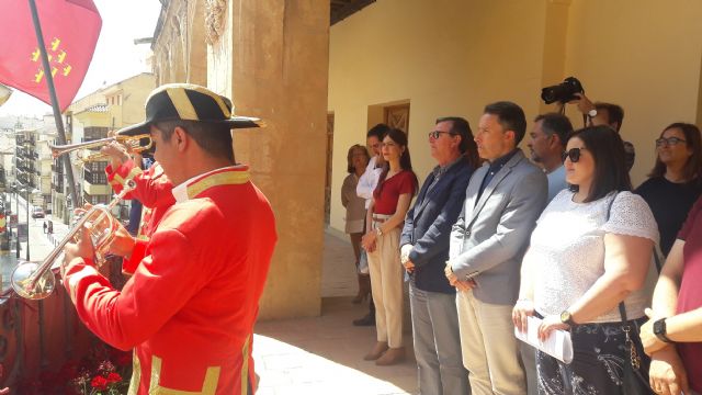 El Toque de Cabildos y el Himno de los Ministriles anuncian la procesión del Corpus Christi desde el balcón del Ayuntamiento y las Salas Capitulares - 1, Foto 1